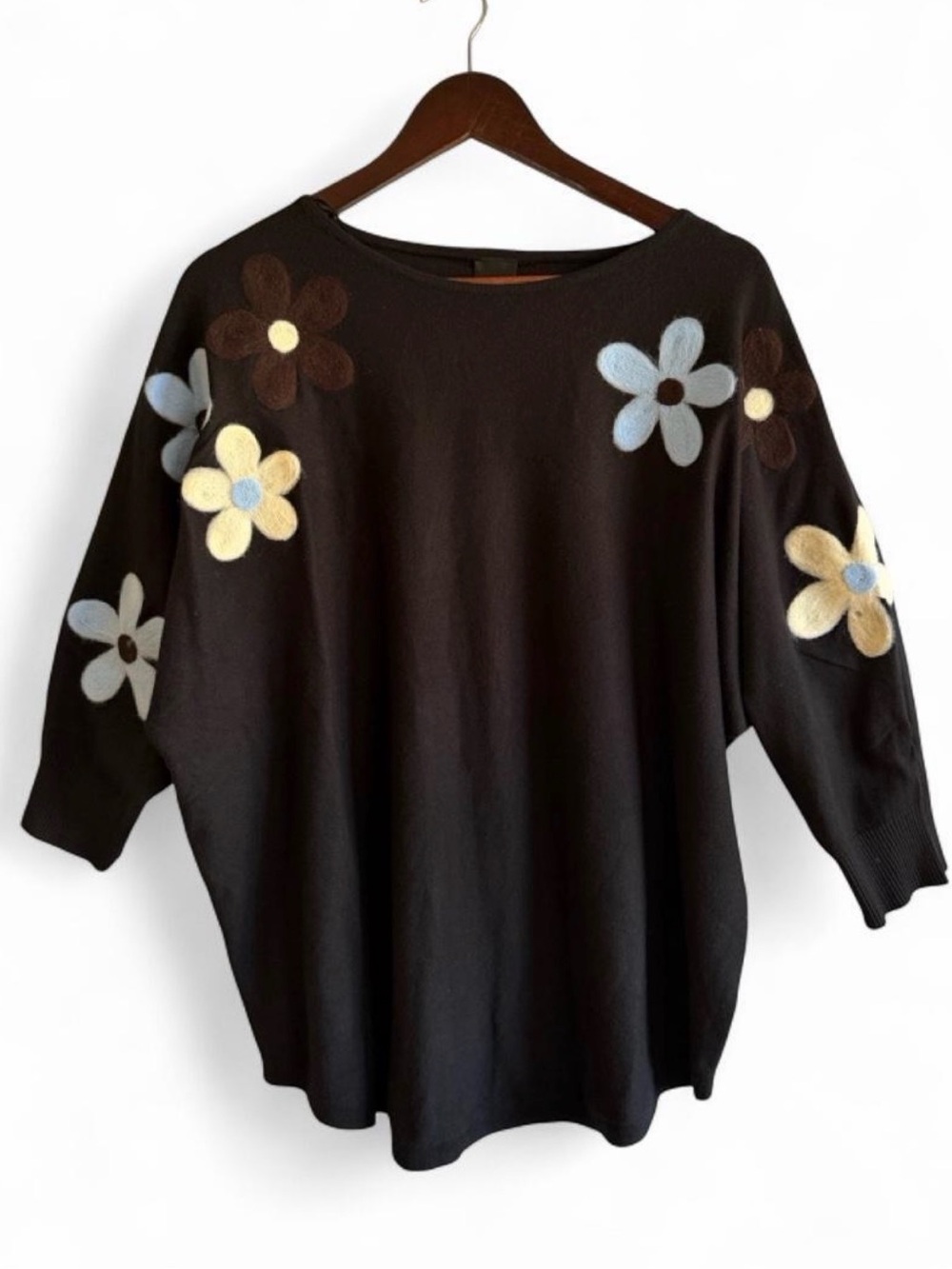 Aaeda Women’s Black Floral Appliqué Sweater